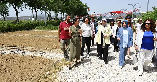Meclis üyeleri Efes'te toprakla buluştu