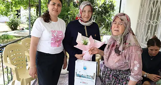 Menderes'te Anneler Günü'nde yürekleri ısıtan ziyaret