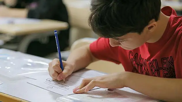 10 günü aşan devamsızlıkta sınıf tekrarı riski var!
