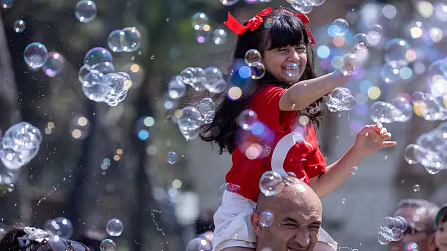 23 Nisan neşesi İzmir'i sardı
