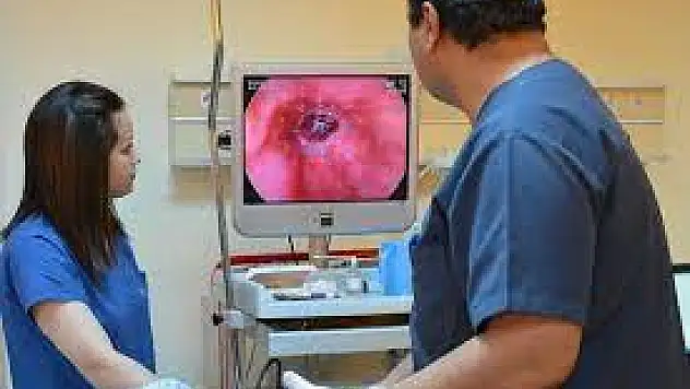  yaş üzeri kişilerde düzenli olarak kolonoskopi yaptırılmalı’