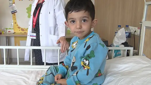 Ailesi fark etmedi, 3 yaşındaki çocuk 7 mıknatıs yuttu!