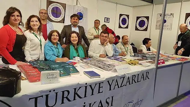 Akdemir: Önceliğimiz yurttaşlarımızla İzmirli edebiyatçıları tanıştırmak
