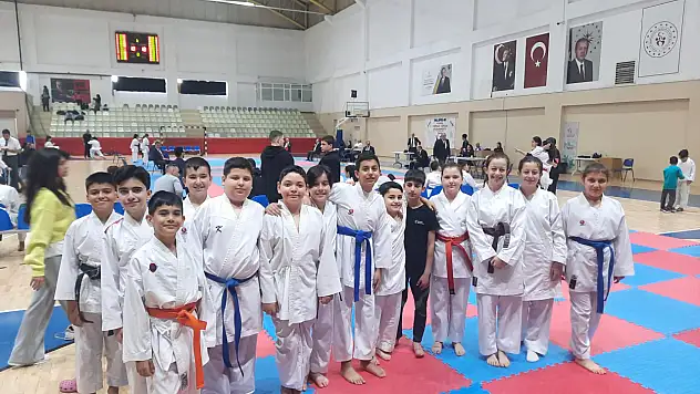 Aliağa Belediyesi karatecilerinden İzmir'de büyük zafer