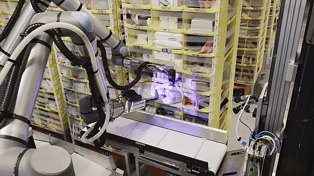 Amazon'un hisseden robotu Vulcan depolara girdi: İnsan gücünün yerine geçecek mi?