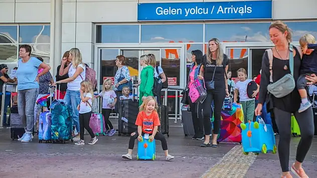 Antalya’ya ‘kontrolsüz turizm’ uyarısı yapıldı
