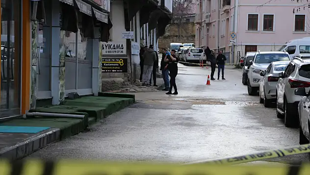 Apartmanda el bombası paniği! Polis alarma geçti