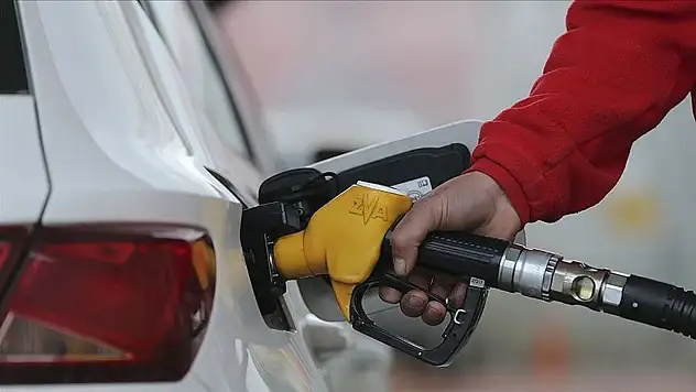 Aracı olanlar bu tarihe kadar sakın benzin, motorin almasın: Gözlerinize bile inanamayacağınız indirim 3 TL'yi geçecek