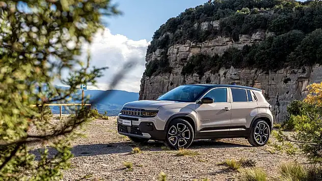 Avrupa'nın en uygun fiyatlı elektrikli SUV'si Jeep Avenger Türkiye'de 0 faizle satışta!