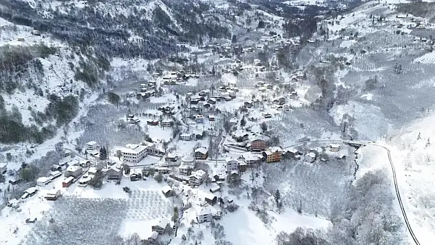 Bahar karı göz kamaştırıyor! İşte eşsiz manzaralar