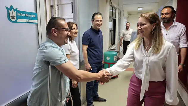 Başkan Mutlu tek tek gezdi, herkese bayramı erken getirdi