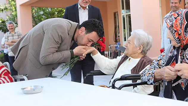 Başkan Önal, bayramın ilk gününde ilçe sakinleriyle buluştu