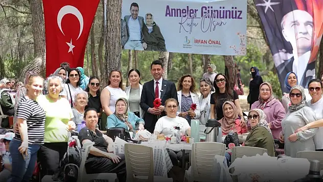 Bayraklı'da Anneler Günü'ne özel renkli piknik etkinliği
