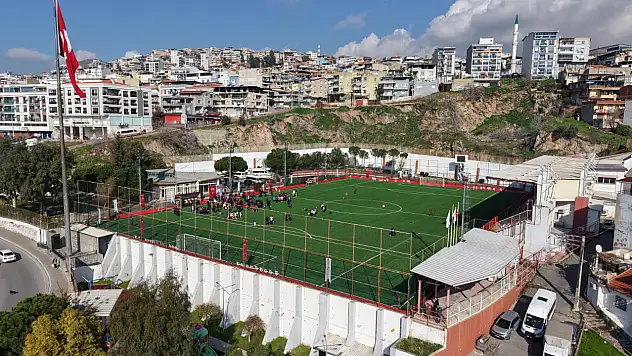 Bayraklı'da Ferdi Zeyrek anısına anlamlı turnuva