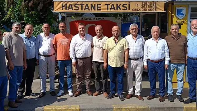Bayramda esnafla gönül köprüsü: Taksi durağında samimi anlar