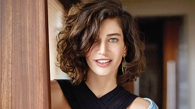 Berrak Tüzünataç kimdir?