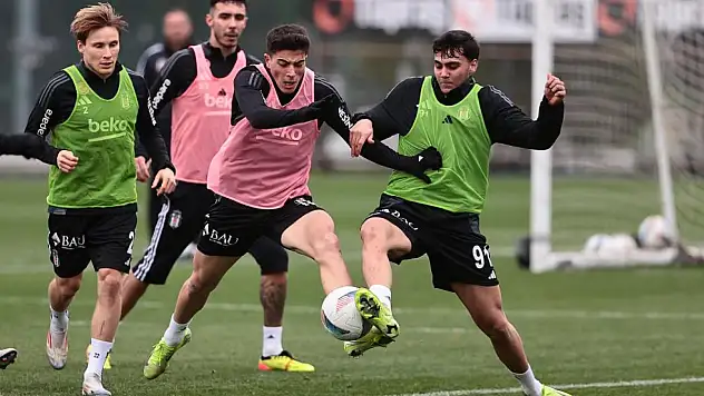 Beşiktaş'ta Fenerbahçe maçının mesaisi sürüyor