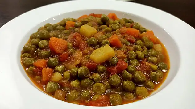 Bezelyeyi patatesle pişirenler üzülecek! Egelilerin gizli reçetesi: Bal gibi C vitamini deposu