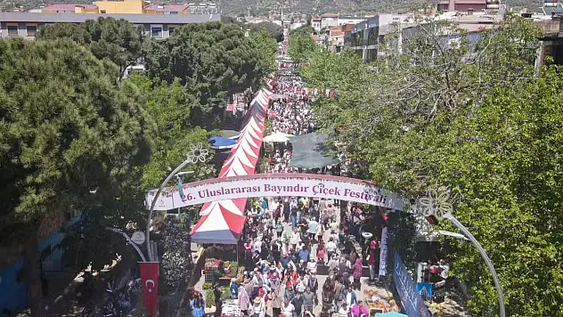 Binlerce ziyaretçi akın etti! O festival renkleriyle büyüledi