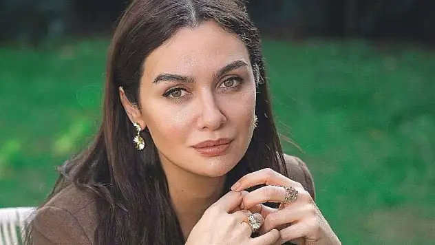 Birce Akalay Cannes'da yine kırmızı halının yıldızı!