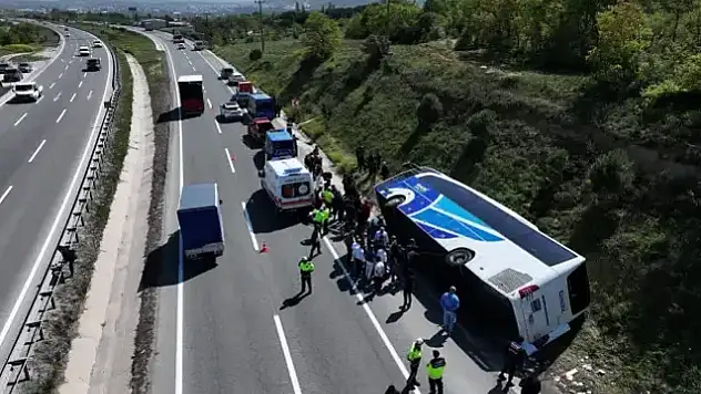 Bolu'dan İzmir'e giden Kamil Koç firmasına ait otobüs kaza yaptı: Ölü ve yaralılar var
