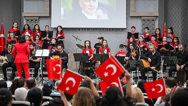 Bornova'da 23 Nisan'ın kalbi miniklerle attı