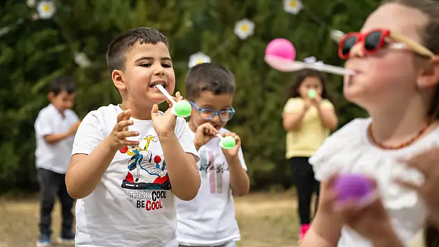 Bornova'da Anneler Günü'ne miniklerden sevgili sürprizler