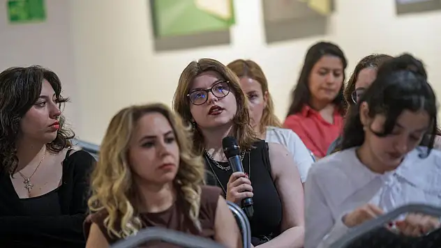 Bu okulda ders konusu demokrasi!