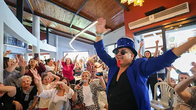 Buca'da Mikrop sahneye çıktı, eğlence zirve yaptı