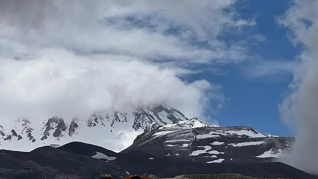 Burası Alpler değil, Türkiye! Erciyes Dağı bulutlarla kaplandı, izleyenler hayran kaldı