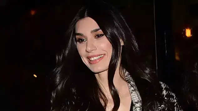 Burcu Kıratlı kimdir?