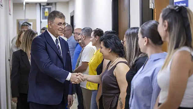 Cemil Tugay'dan HİM'e ziyaret: 'İzmir'in gururu sizsiniz, iyi ki varsınız'