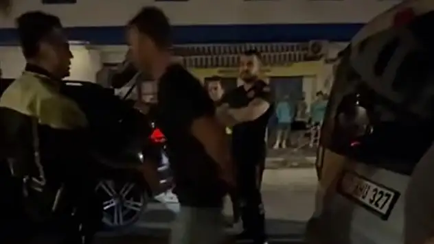 Çeşme'de alkollü sürücü çıldırdı: 'Beni herkesin önünde döv'