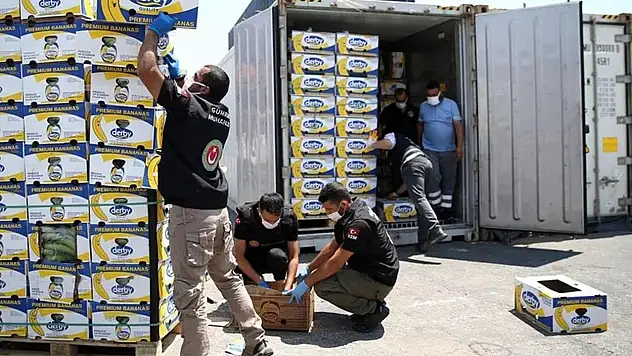 Çeşme Ulusoy Limanı'nda 30 kilo kokain ve 100 kilo Skunk ele geçirildi