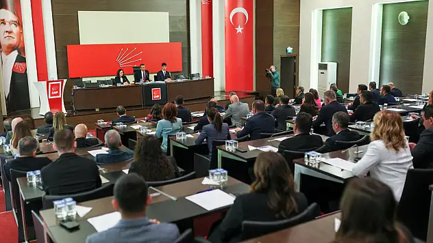CHP'de MYK belli oldu: Murat Bakan ve Deniz Yücel'in görevleri değişmedi