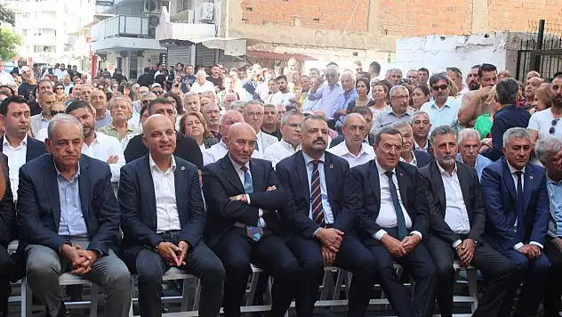 CHP İzmir’de Aslanoğlu adaylığını açıkladı