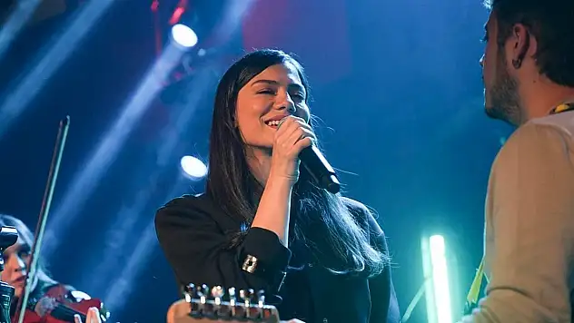 Demet Özdemir'in 'Aşiyan' performansı sosyal medyayı salladı!