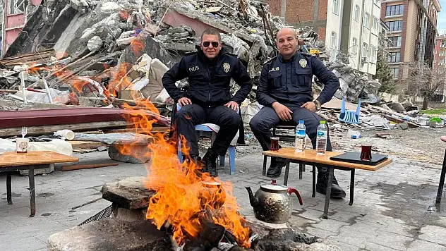 Deprem Bölgesine Gönüllü Giden Emniyet Müdürü Geri Döndü