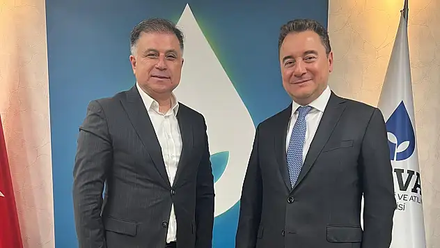 DEVA Partisi İzmir'de yeni başkan belli oldu: Aybar Uygur göreve geldi