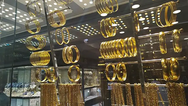 Düğün yapacaklara kötü haber: Altın fiyatları el yakıyor