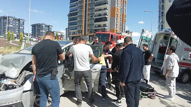 Edirne'de iki araç çarpıştı: 4 yaralı