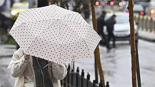 Egeliler dikkat: Hava sıcaklıkları düşecek - Sağanak yağış yolda