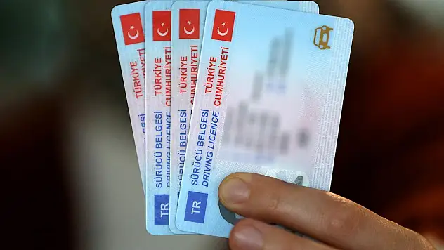 Ehliyet sahiplerine yeni zorunluluk: Her yıl test şartı geliyor, kurallara uymayana trafikten men cezası
