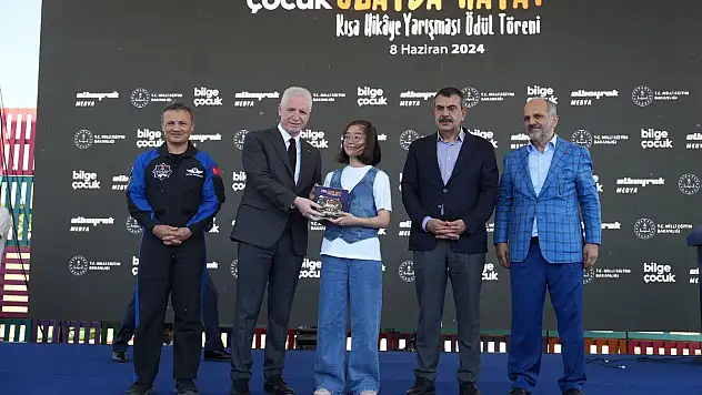 En iyi uzay hikayesine ödül