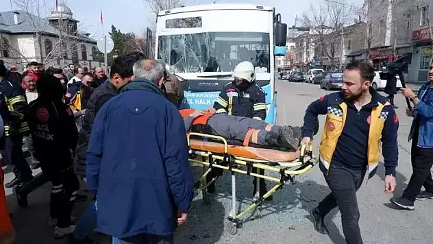 Erzurum'da Büyük Kaza: 14 Yaralı