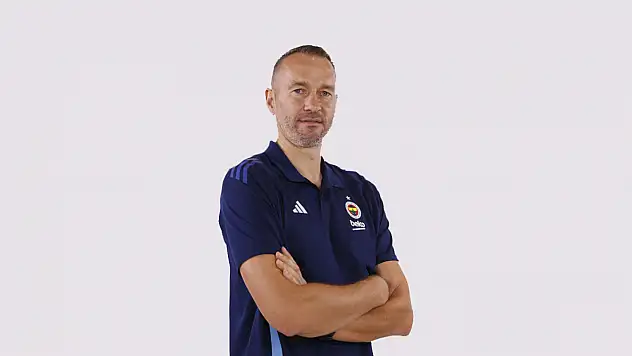 Fenerbahçe Beko'nun yardımcı antrenörü çıplak poz verdi, gündem oldu!
