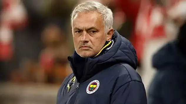 Fenerbahçe'de Mourinho'nun yardımcısı değişiyor: Ekibe milli yıldız katılabilir!