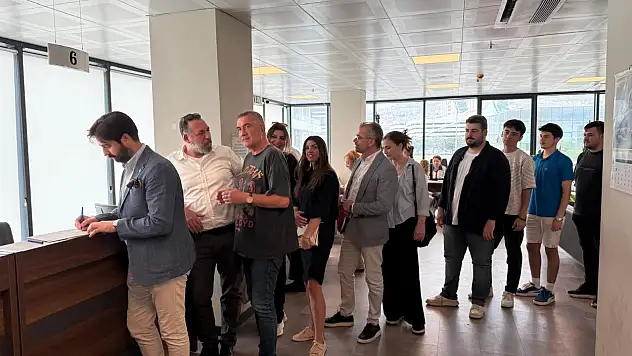 Fenerbahçe'de sular durulmuyor: Olağanüstü genel kurul çağrısı yapıldı!