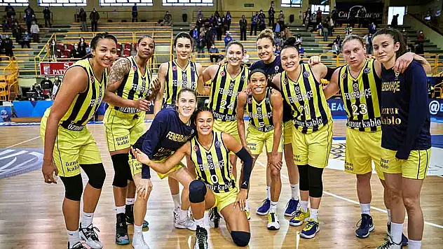 Fenerbahçe Kadın Basketbol Takımı Avrupa'da üçüncülükle döndü
