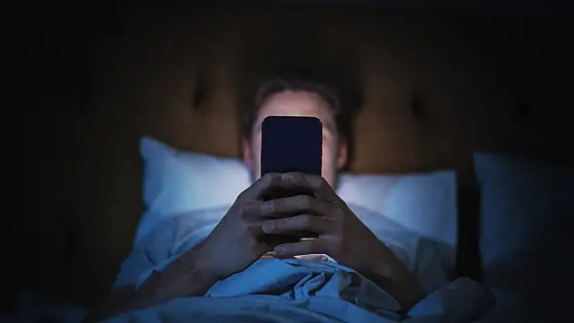 Gece telefonu yastığının altına koyanlar dikkat!
